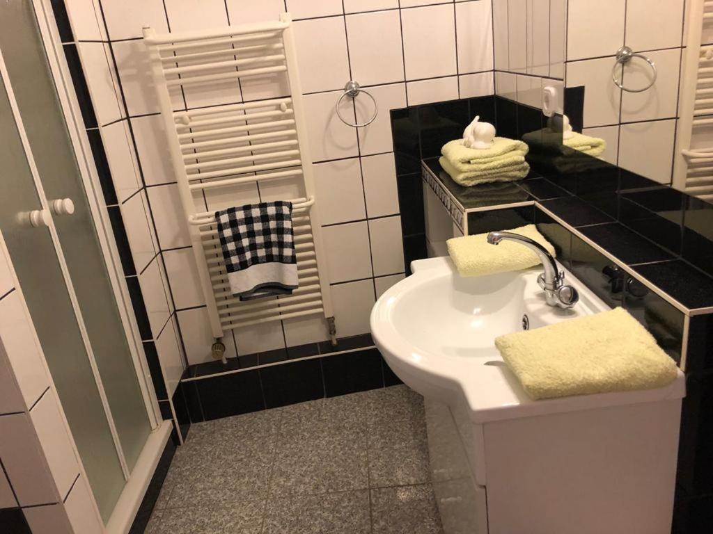 Fewo Blankenese Im Haus Luehegarten Grünendeich Екстериор снимка
